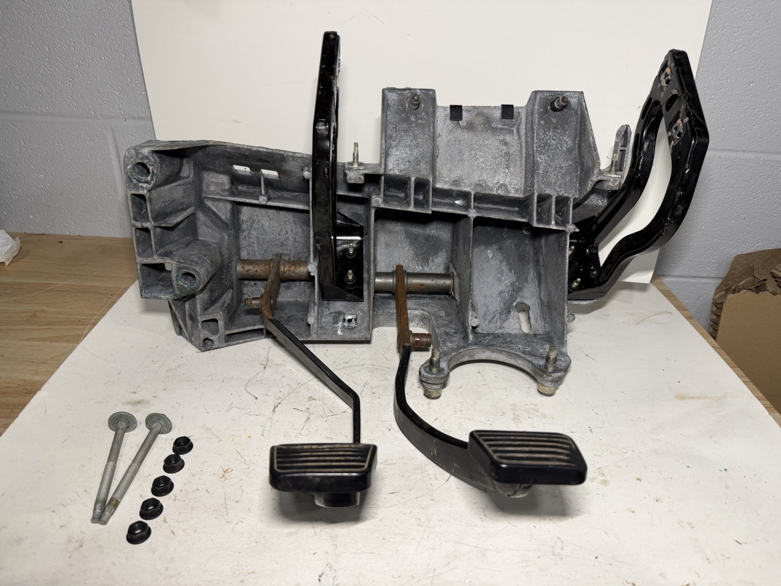 1998-2003 Chevrolet S10 Blazer GMC Sonoma Clutch Pedal Assembly Manual OEM 98-03 1998-2003 Chevrolet S10 Blazer GMC Sonoma Clutch Pedal Assembly Manual OEM 98-03
