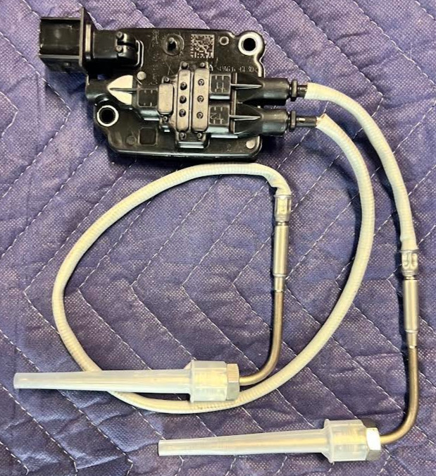 Cummins OEM 4384811 Catalyst Exhaust Temperature Sensor Cummins OEM 4384811 Catalyst Exhaust Temperature Sensor