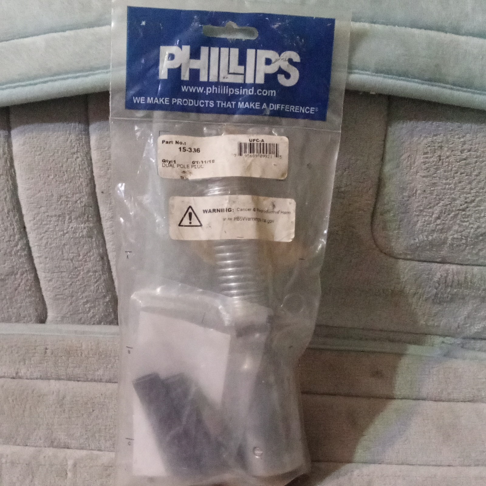 Phillips Ind. 15-336 Dual Pole Horizontal 4GA Zinc Die-Cast with Cable Guard Phillips Ind. 15-336 Dual Pole Horizontal 4GA Zinc Die-Cast with Cable Guard