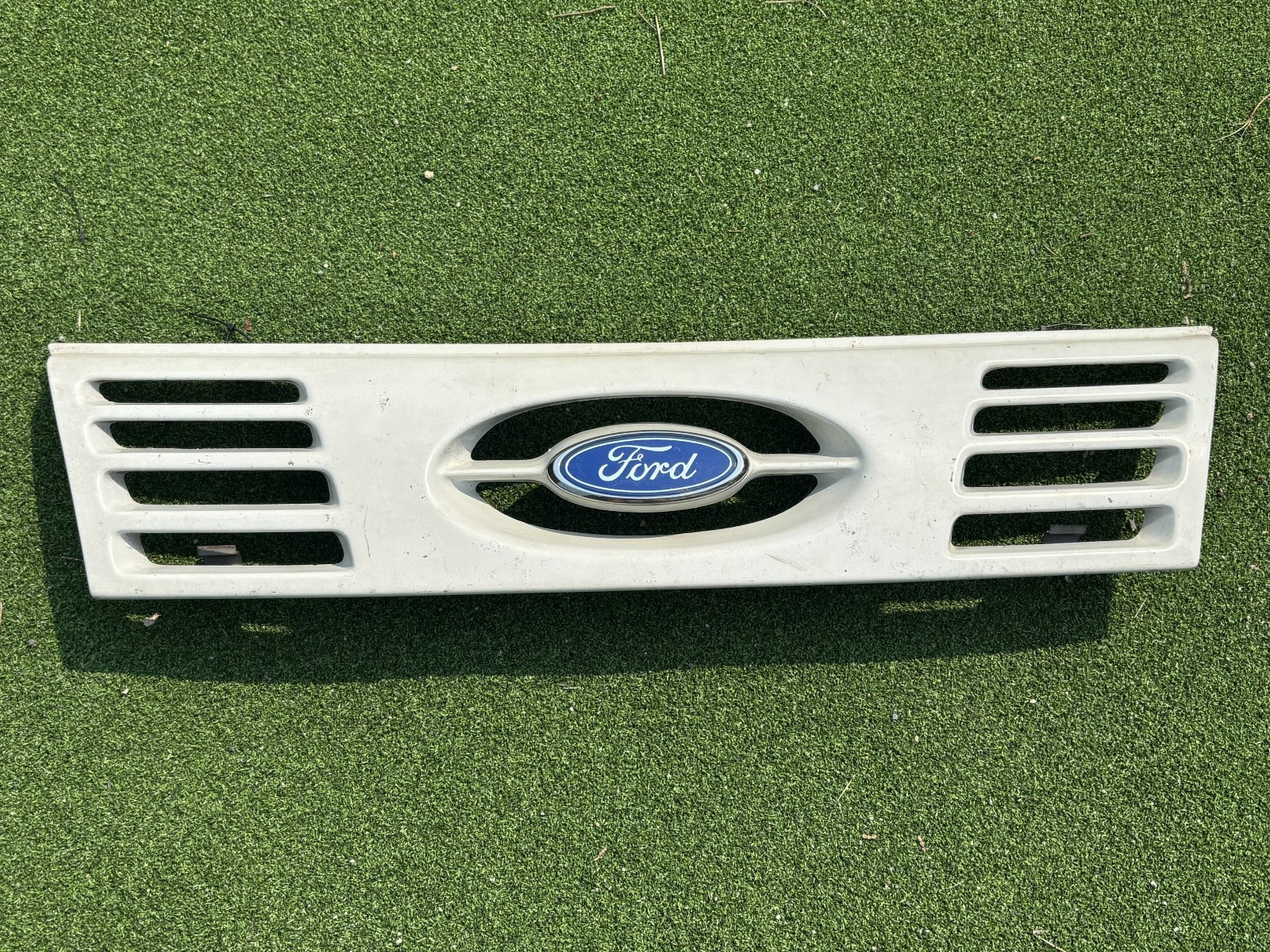 1989-91 FORD TAURUS SHO POLICE GRILL NO broken clips white oem F0DB-8150-AA 1989-91 FORD TAURUS SHO POLICE GRILL NO broken clips white oem F0DB-8150-AA