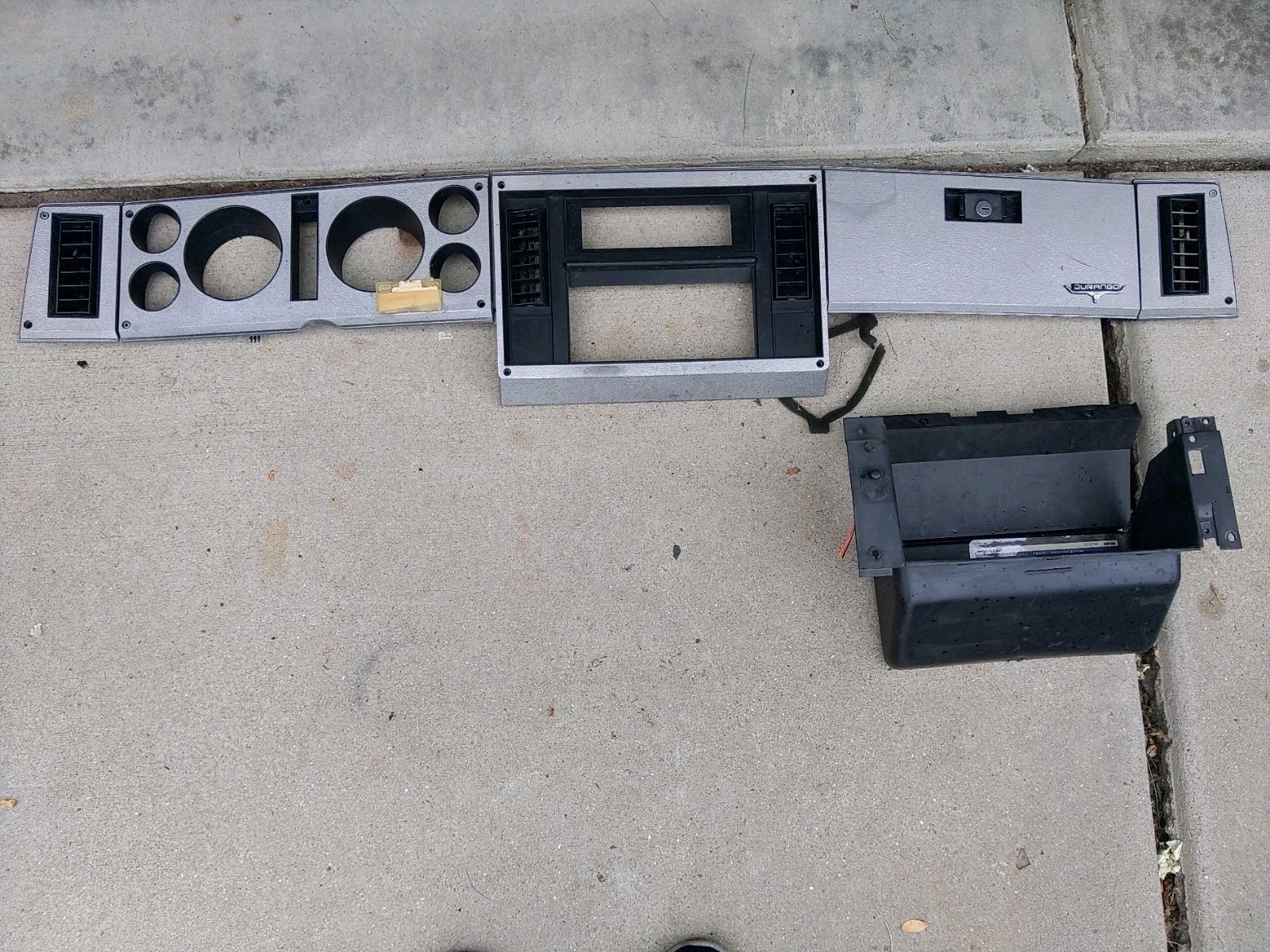 1982-1985 Chevy S10 Instrument Cluster Dash Bezel Blazer Jimmy Sonoma S15 glove 1982-1985 Chevy S10 Instrument Cluster Dash Bezel Blazer Jimmy Sonoma S15 glove