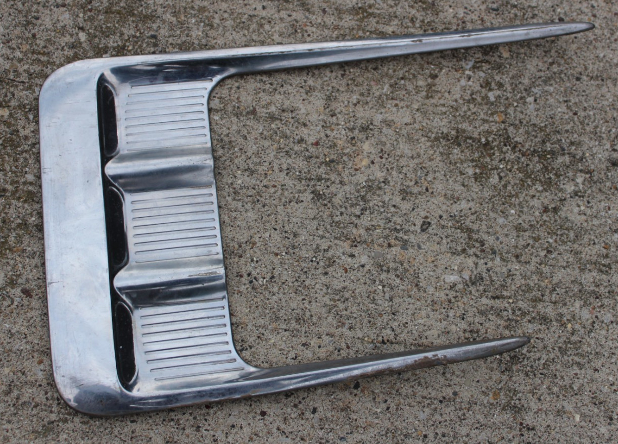 1958 58 Chevrolet Impala rear quarter panel pitch fork trim molding, left side 1958 58 Chevrolet Impala rear quarter panel pitch fork trim molding, left side