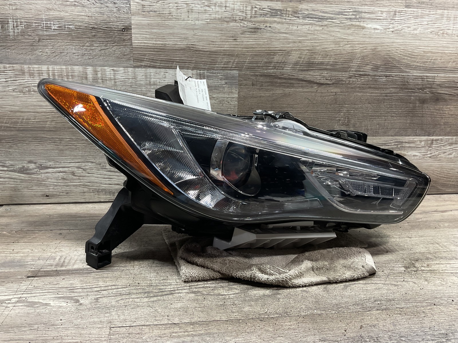 USED - 2019-2020 Infiniti QX60 R Headlamp LED - OEM