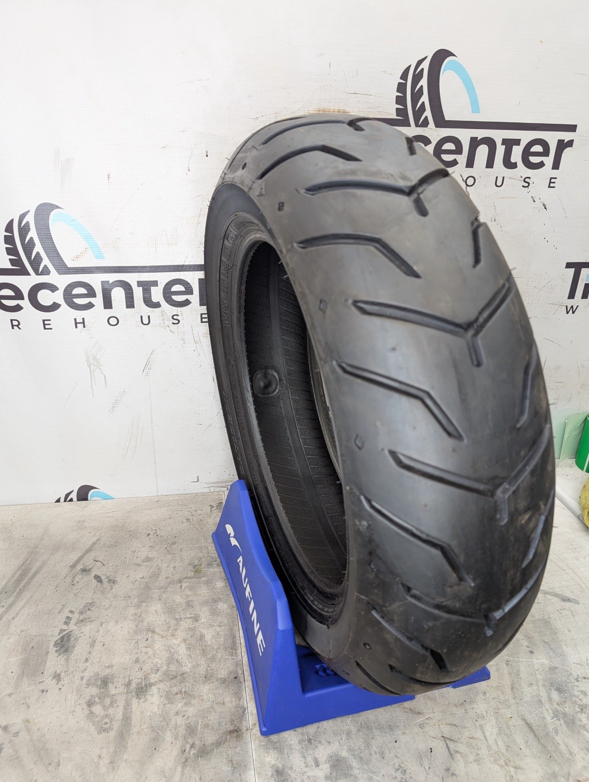 LIKE NEW Dunlop D407 180/65B16 M/C 81H Harley Davidson Rear tire 10/32 LIKE NEW Dunlop D407 180/65B16 M/C 81H Harley Davidson Rear tire 10/32