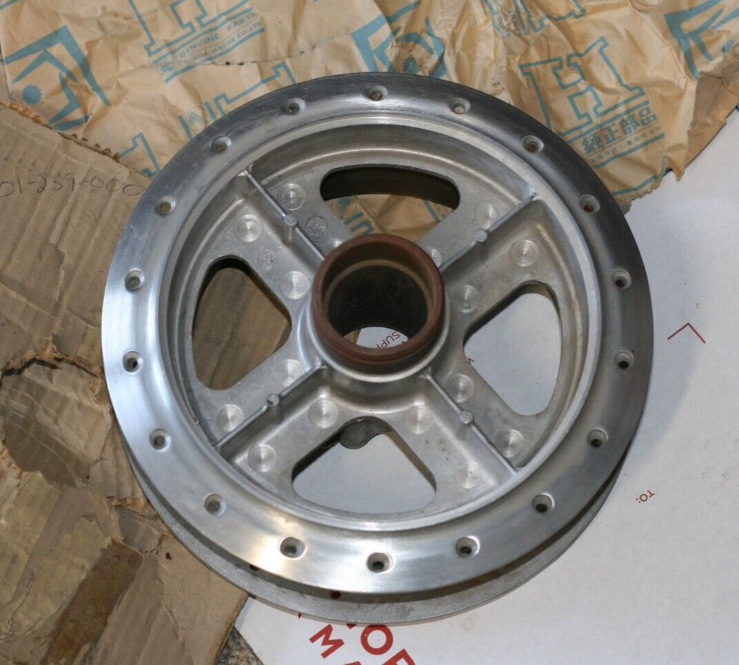 NOS Honda OEM Rear Wheel Hub 1961 CA72 CA77 Dream Touring 42601-259-000 NOS Honda OEM Rear Wheel Hub 1961 CA72 CA77 Dream Touring 42601-259-000