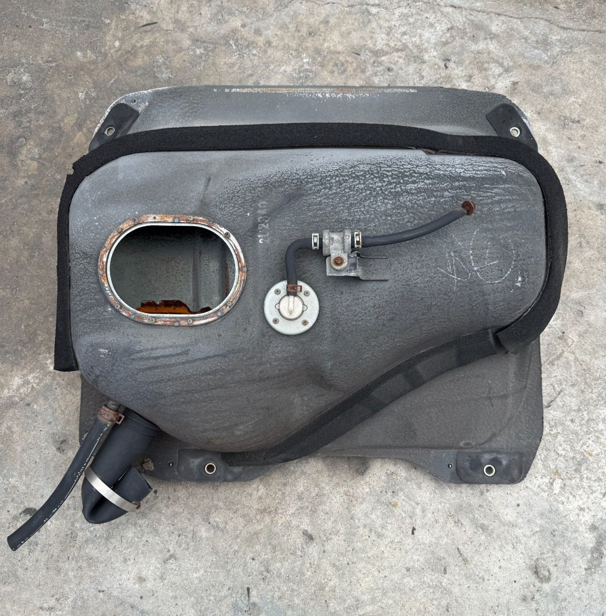 GENUINE 1990-1993 MAZDA MIATA MX5 Gas Fuel Tank # NA01-42-110A