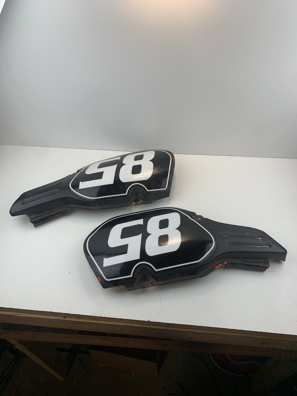 1985 85 Honda CR250R CR 250 LEFT RIGHT REAR NUMBER PLATE SIDE COVERS PLASTIC OEM 1985 85 Honda CR250R CR 250 LEFT RIGHT REAR NUMBER PLATE SIDE COVERS PLASTIC OEM