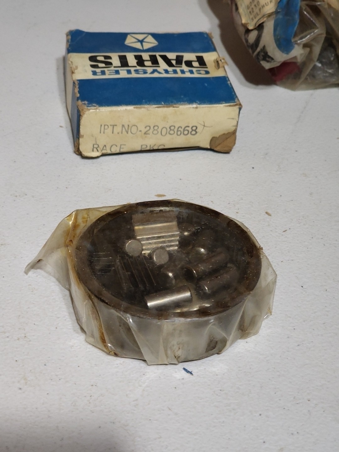 1965-1971 Mopar A, B, Body NOS clutch bearing kit OEM 2808668 704, 727 V8 1965-1971 Mopar A, B, Body NOS clutch bearing kit OEM 2808668 704, 727 V8