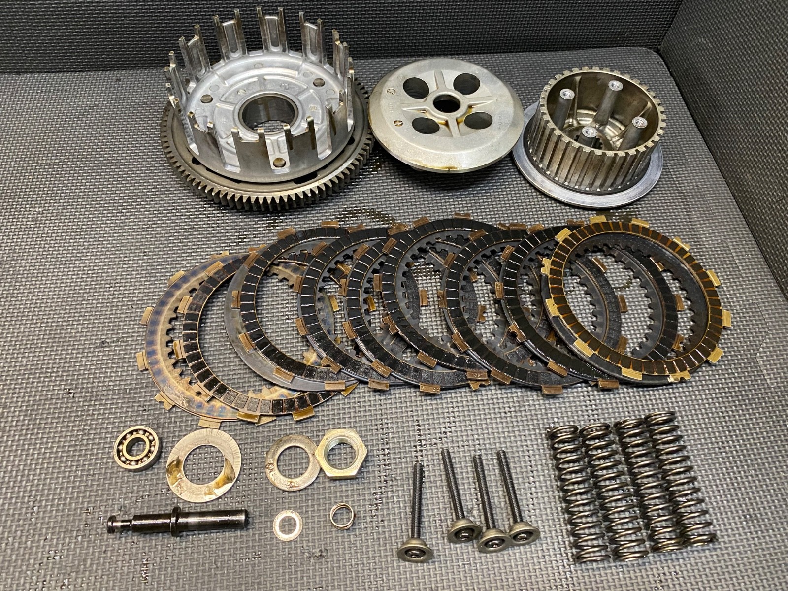2006 00-02 05-08 Kawasaki ZZR600 ZX600J OEM Clutch Basket Primary Plates Lot 2006 00-02 05-08 Kawasaki ZZR600 ZX600J OEM Clutch Basket Primary Plates Lot