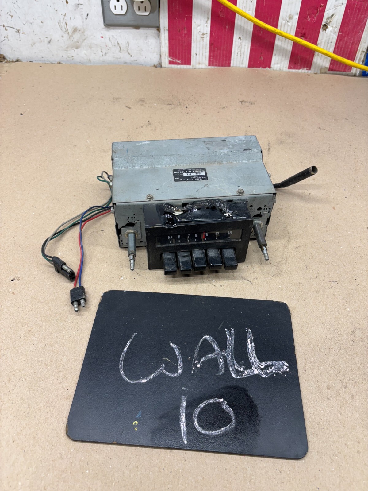 VINTAGE BOWMAN 130 AM RADIO FORD MERCURY CORE PROJECT UNTESTED AS IS SEE PICTURE