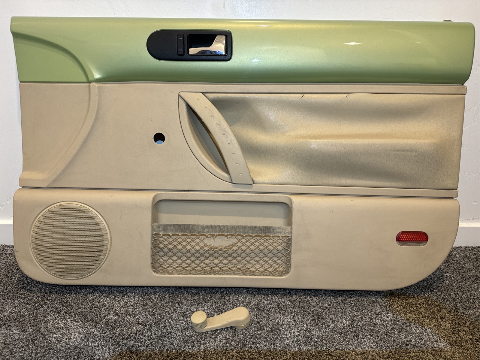 98-10 Volkswagen Beetle CYBERGREEN /BEIGE  TAN Right Passenger Door Panel Manual