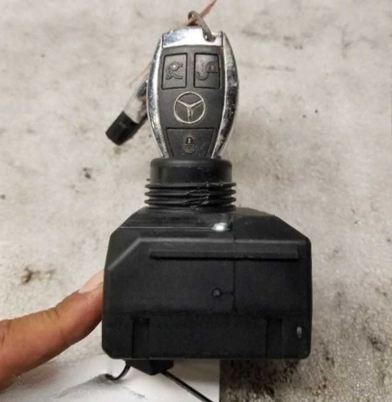 2008-2012 Mercedes Benzene C300 Ignition Switch Without Cylinder With Key OEM