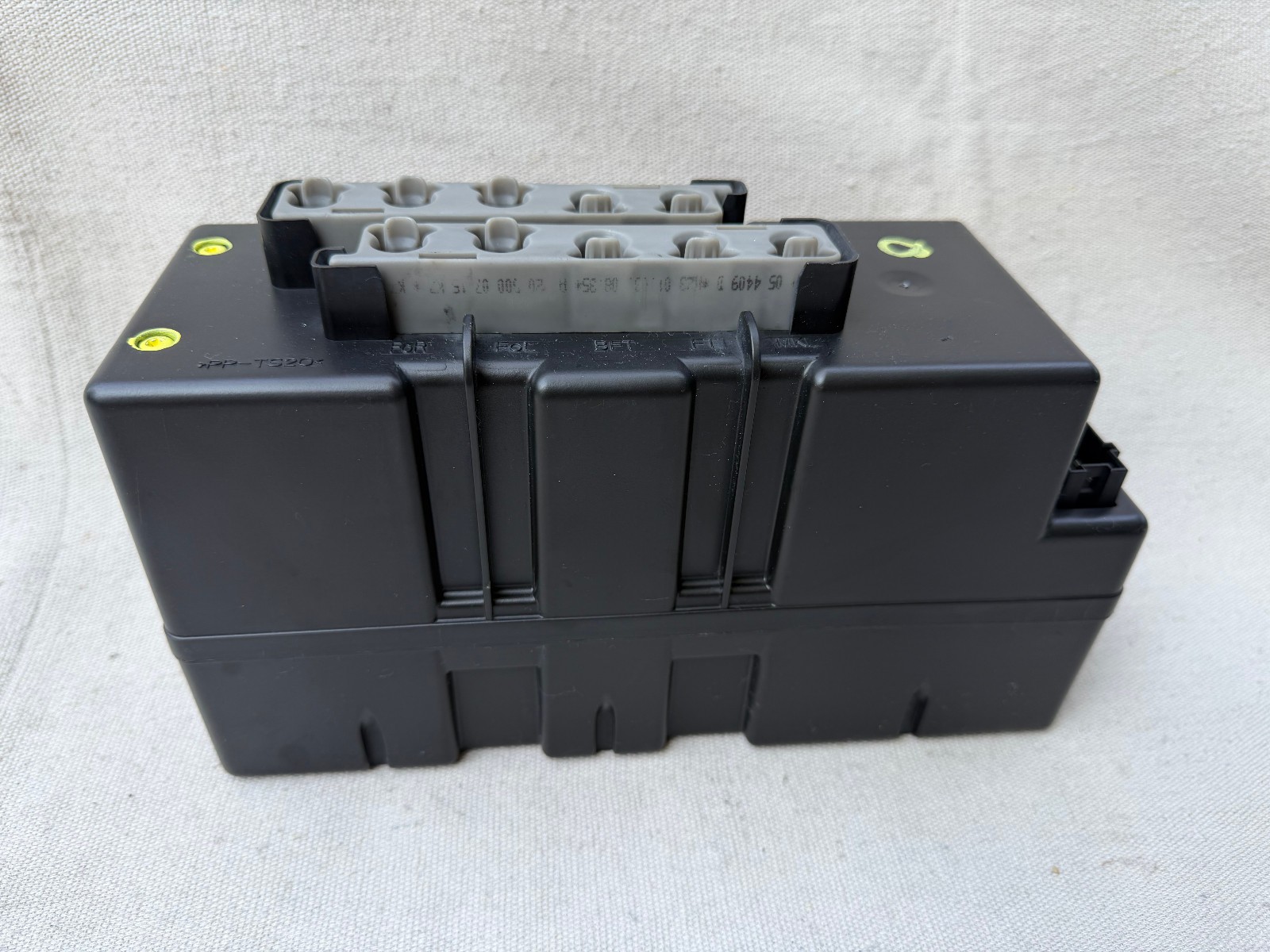 2000-2006 Mercedes S430 S500 Central Locking Door Vacuum Pump A2208001248 OEM 2000-2006 Mercedes S430 S500 Central Locking Door Vacuum Pump A2208001248 OEM