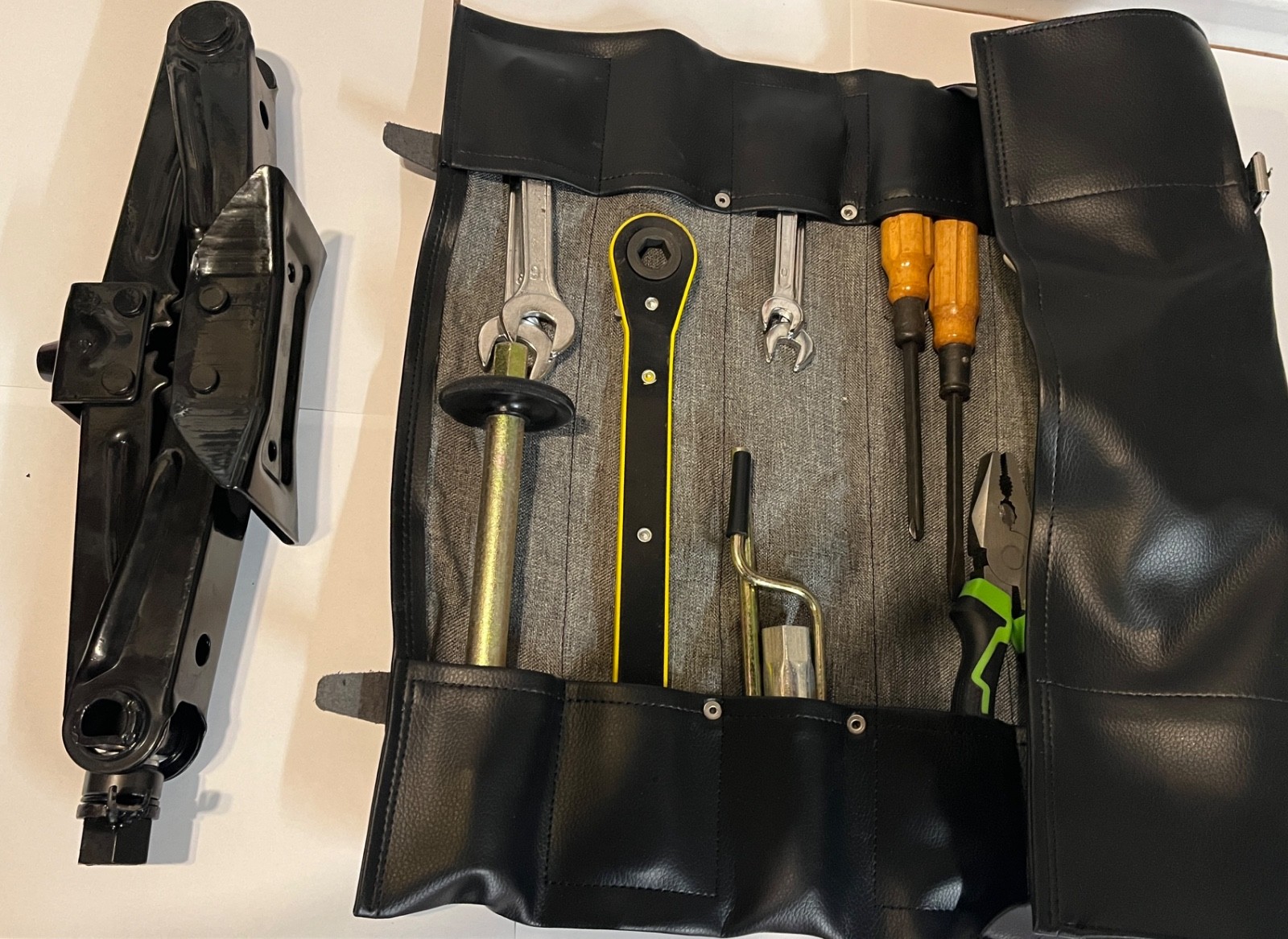 DeTomaso Pantera Parts - Complete Pantera Tool Kit including Roll Bag