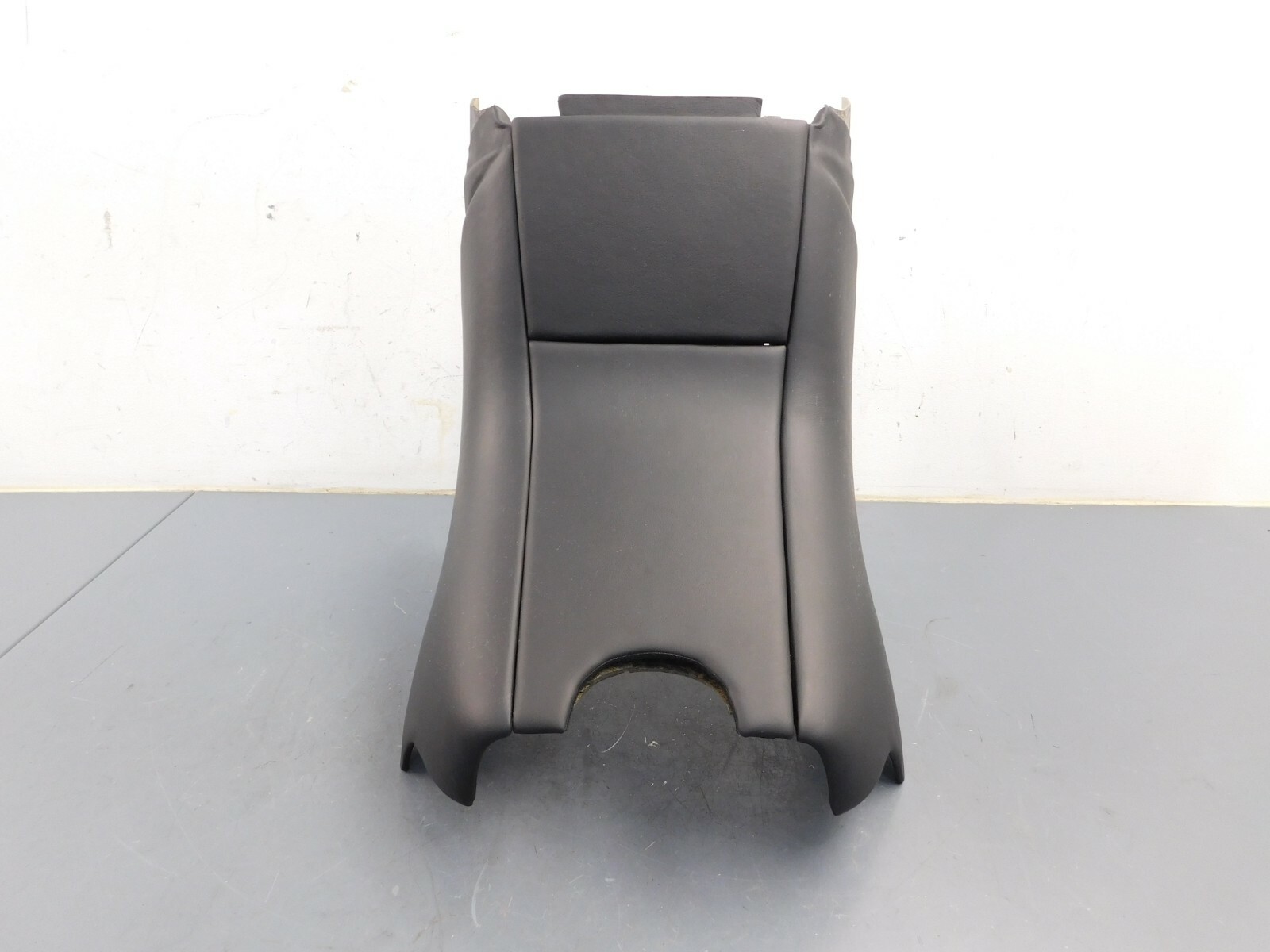 2014 12 -18 Aston Martin V12 Vanquish Rear Seat Center Console #1697 L5  