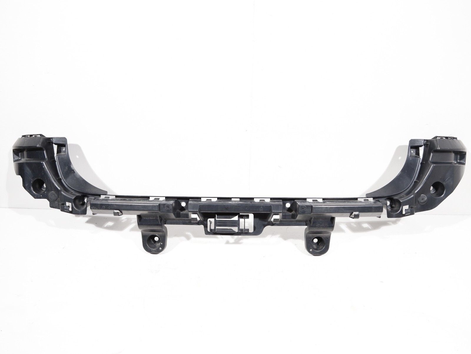 2010-2015 BMW X1 E84 REAR BUMPER CENTER MOUNT BRACKET GUIDE SUPPORT OEM 2010-2015 BMW X1 E84 REAR BUMPER CENTER MOUNT BRACKET GUIDE SUPPORT OEM