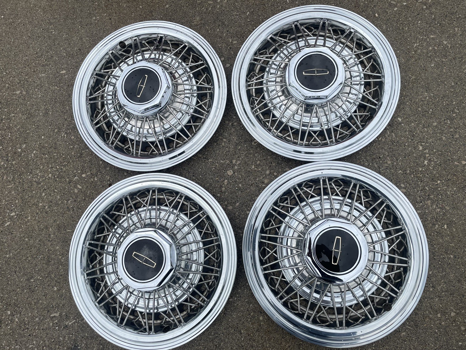 1977 to 82 Lincoln Factory OEM Wire Hubcaps 14\ 1977 to 82 Lincoln Factory OEM Wire Hubcaps 14\