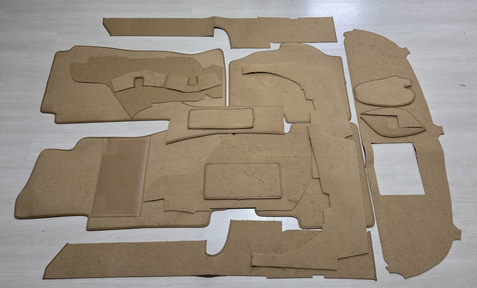 NEW  Floor Carpet for Mercedes Benz W123 COUPE  280 CE 300 CD   Carpet PALOMINO