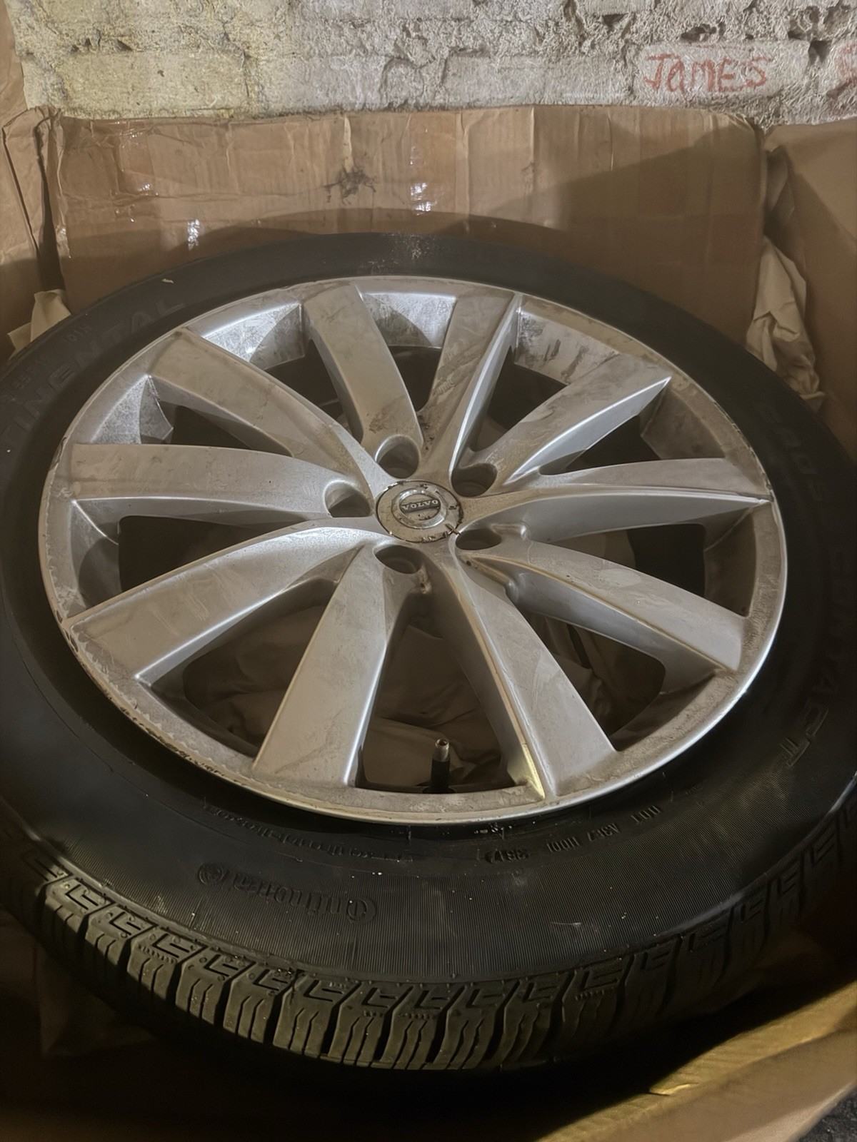 This item is a 4x 19-inch, 10-spoke turbine silver alloy wheel for a Volvo XC90 This item is a 4x 19-inch, 10-spoke turbine silver alloy wheel for a Volvo XC90