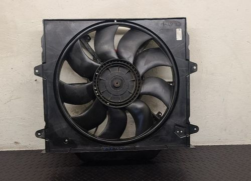 2001 2002 2003 2004 Jeep Grand Cherokee 4.7L Radiator Cooling Fan Assembly OEM
