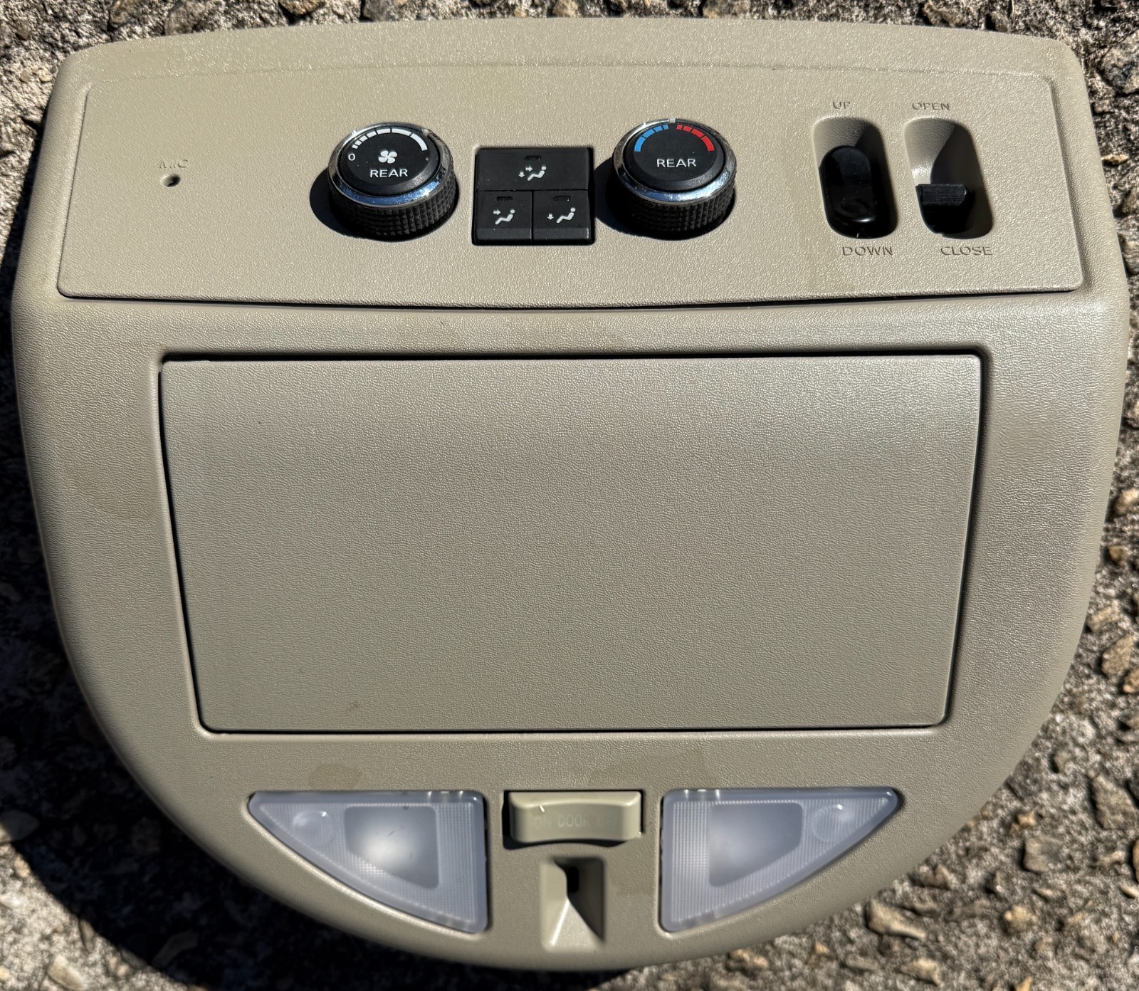 08-14 OEM Nissan Armada QX56 Front Overhead Console Map Light w/Climate Control