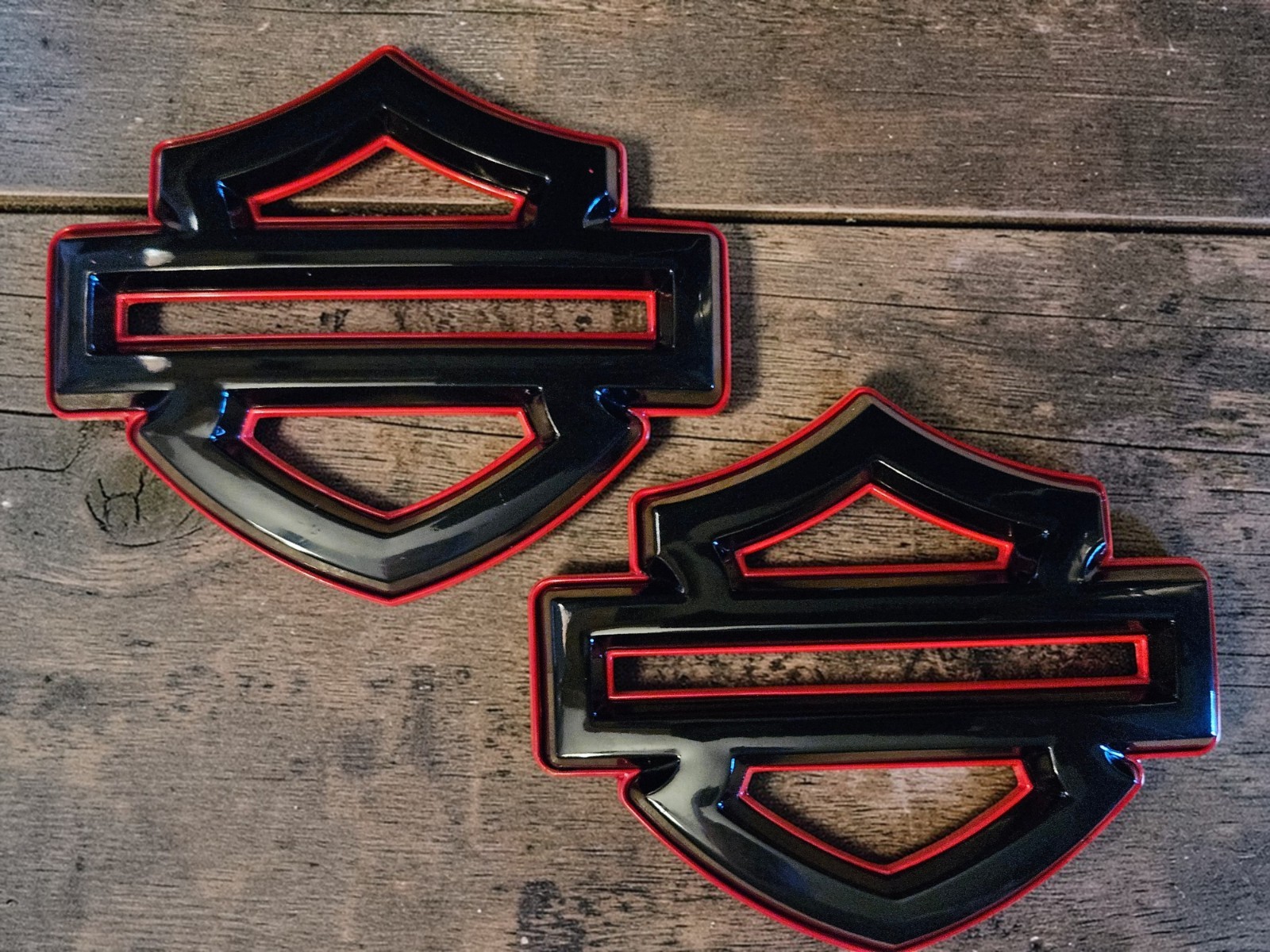Harley davidson 2pc Metal CVO Tank Emblems Badges New black-red Harley davidson 2pc Metal CVO Tank Emblems Badges New black-red