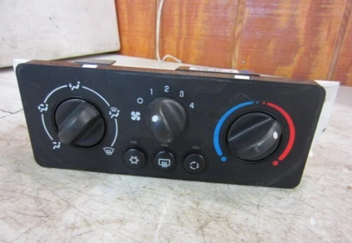 2006-2007 Saturn Ion A/C AC Heater Temperature Climate Control Assembly OEM