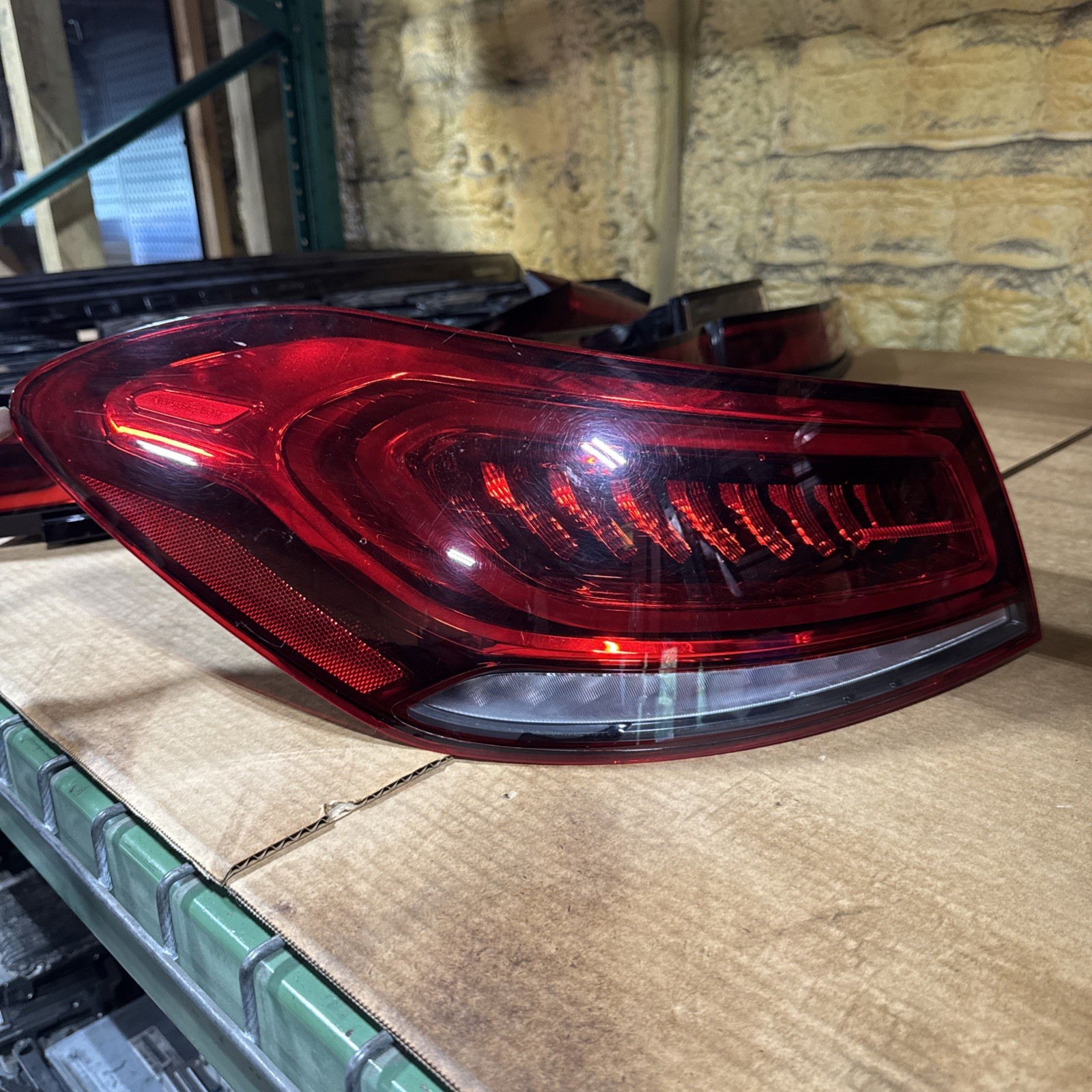 2021 -2023 MERCEDES GLE CLASS DRIVER LH QUARTER TAIL LIGHT OEM P/N-A 167 906 61 2021 -2023 MERCEDES GLE CLASS DRIVER LH QUARTER TAIL LIGHT OEM P/N-A 167 906 61