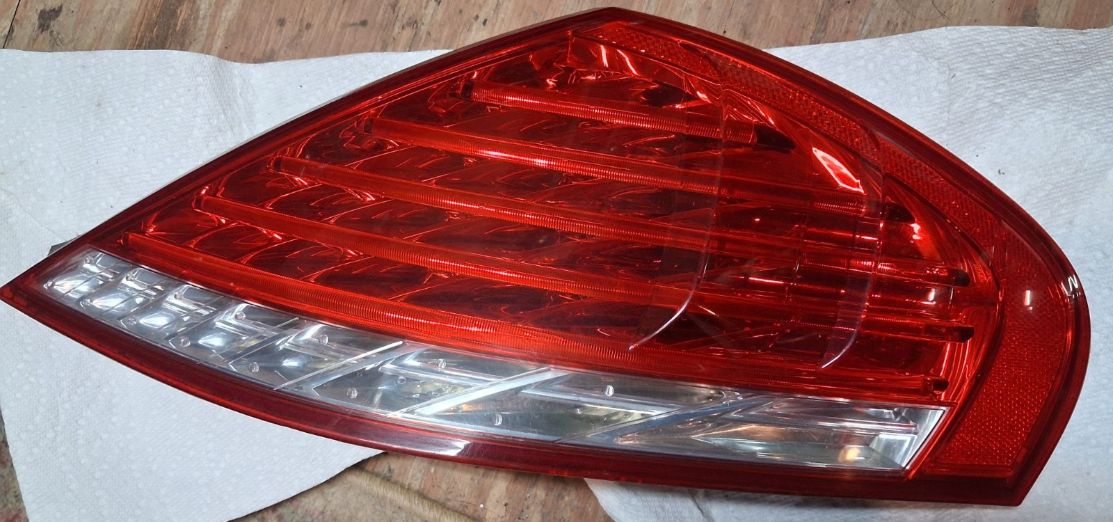 2008-2010 BMW E63 E64 M6 Rear Right Passenger Side LED Tail Light Assembly OEM 2008-2010 BMW E63 E64 M6 Rear Right Passenger Side LED Tail Light Assembly OEM