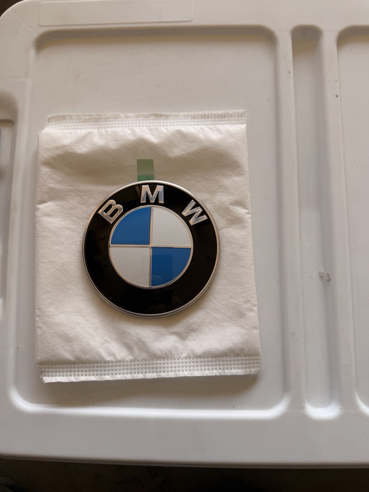 BMW Emblem OEM Part Number 51147463692 New Open Package Fast Shipping BMW Emblem OEM Part Number 51147463692 New Open Package Fast Shipping