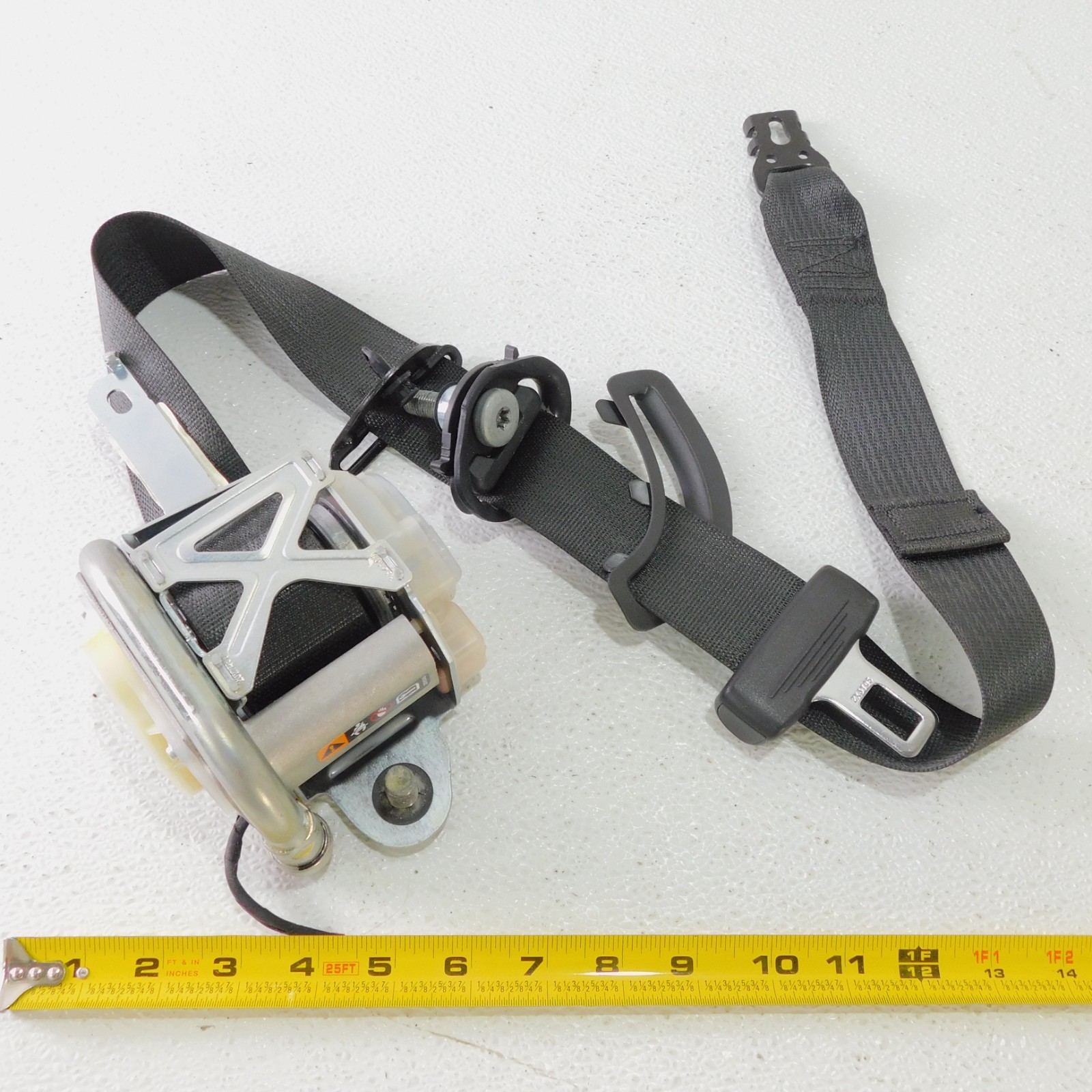 1pc 13-19 Cadillac ATS Passenger Front RH Seat Belt Retractor Assembly 23154534