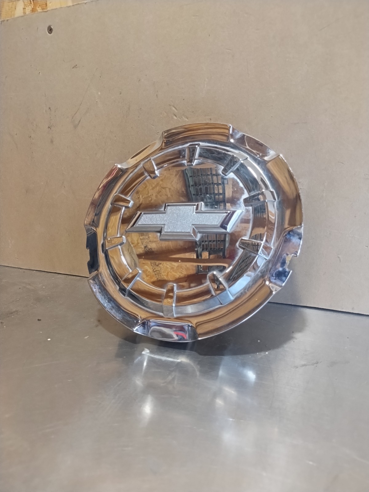 Chevy Silverado Suburban 1500 Tahoe OEM Center Cap 14-20 Chrome 20942001