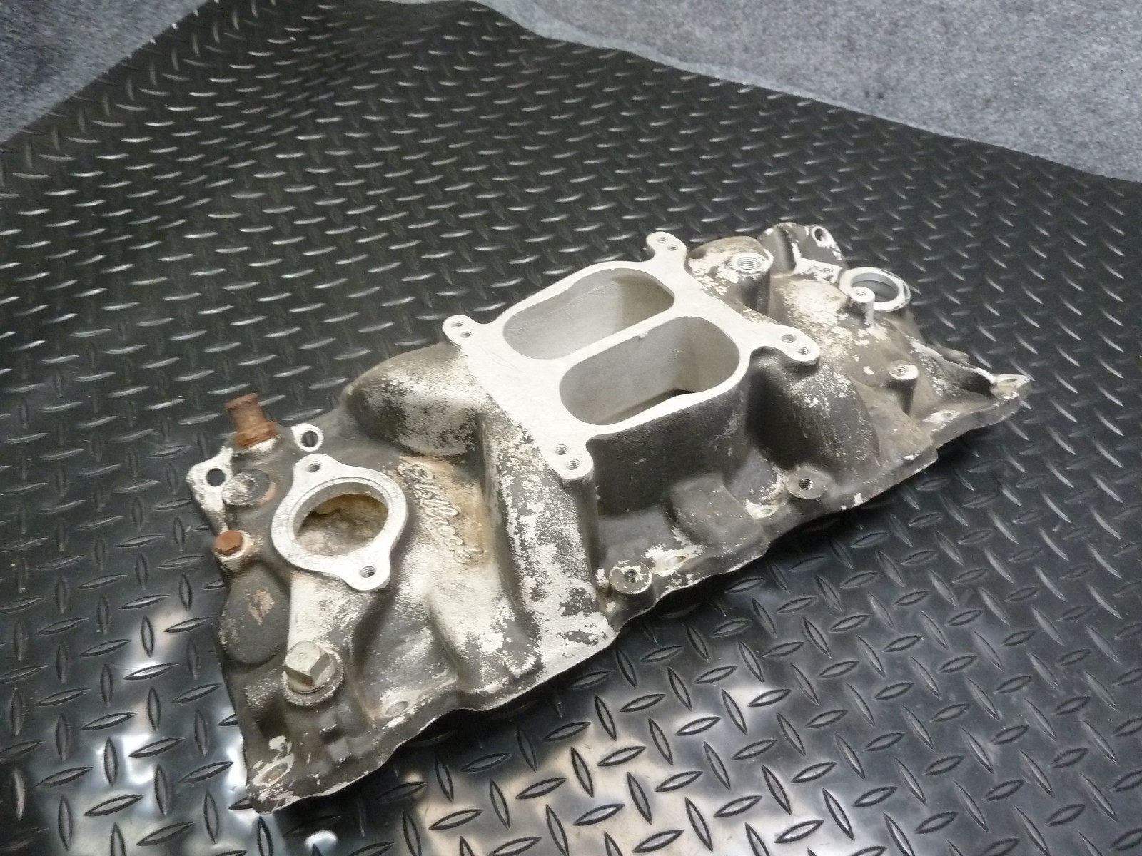Edelbrock 2101 Performer Intake Manifold For 1955-86 Small-Block Chevy,