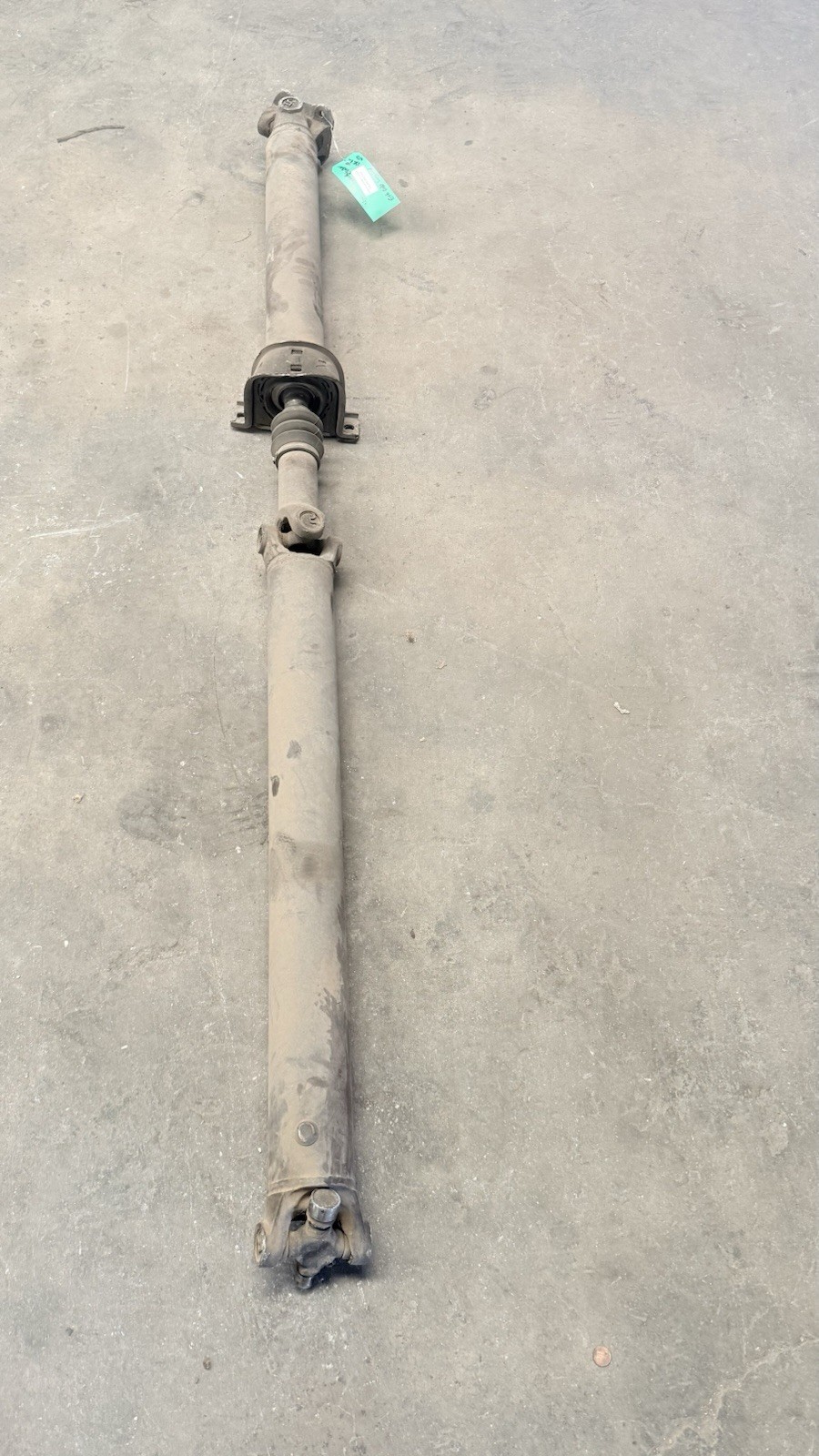 1999-2002 Ford F250 Rear Drive Shaft Two Piece Oem 7.3L Powerstroke 4X4 M/T ZF6 1999-2002 Ford F250 Rear Drive Shaft Two Piece Oem 7.3L Powerstroke 4X4 M/T ZF6