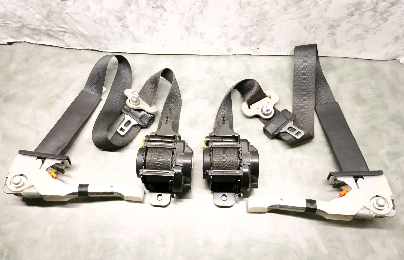 16-19 NISSAN SENTRA FRONT SEAT BELTS SEATBELTS BLACK DRIVER & PASSENGER SET OEM