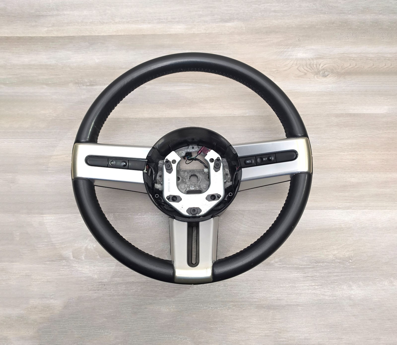 2005-2009 FORD MUSTANG GT LEATHER STEERING WHEEL CONTROL BUTTONS BLACK SILVER