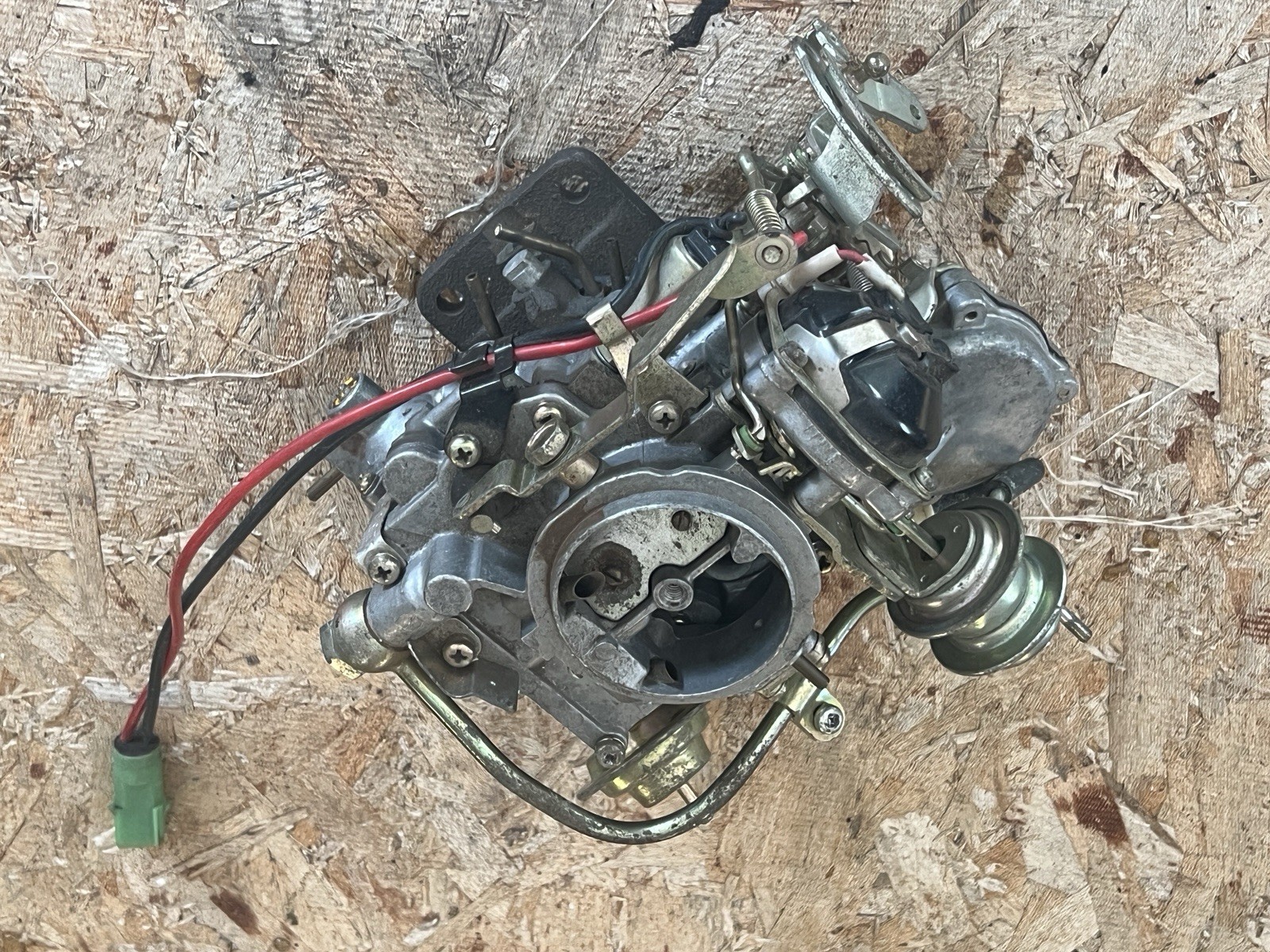 NOS Toyota Tercel 15052 Aisin carburetor NOS Toyota Tercel 15052 Aisin carburetor