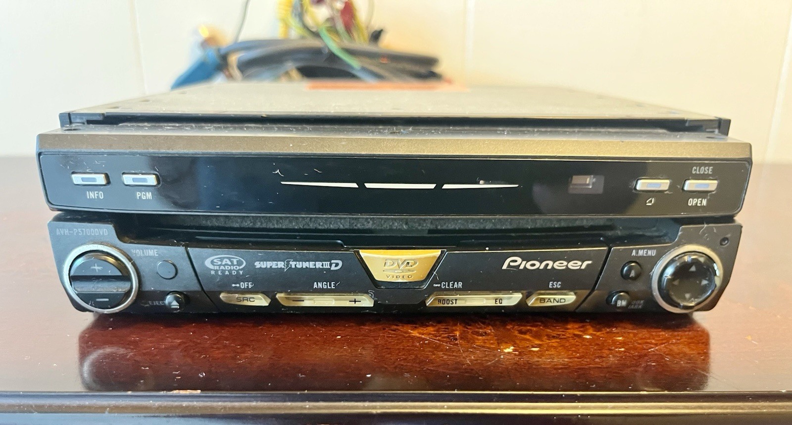 Pioneer AVH-P5700DVD Motorized TouchScreen CD DVD Car Stereo