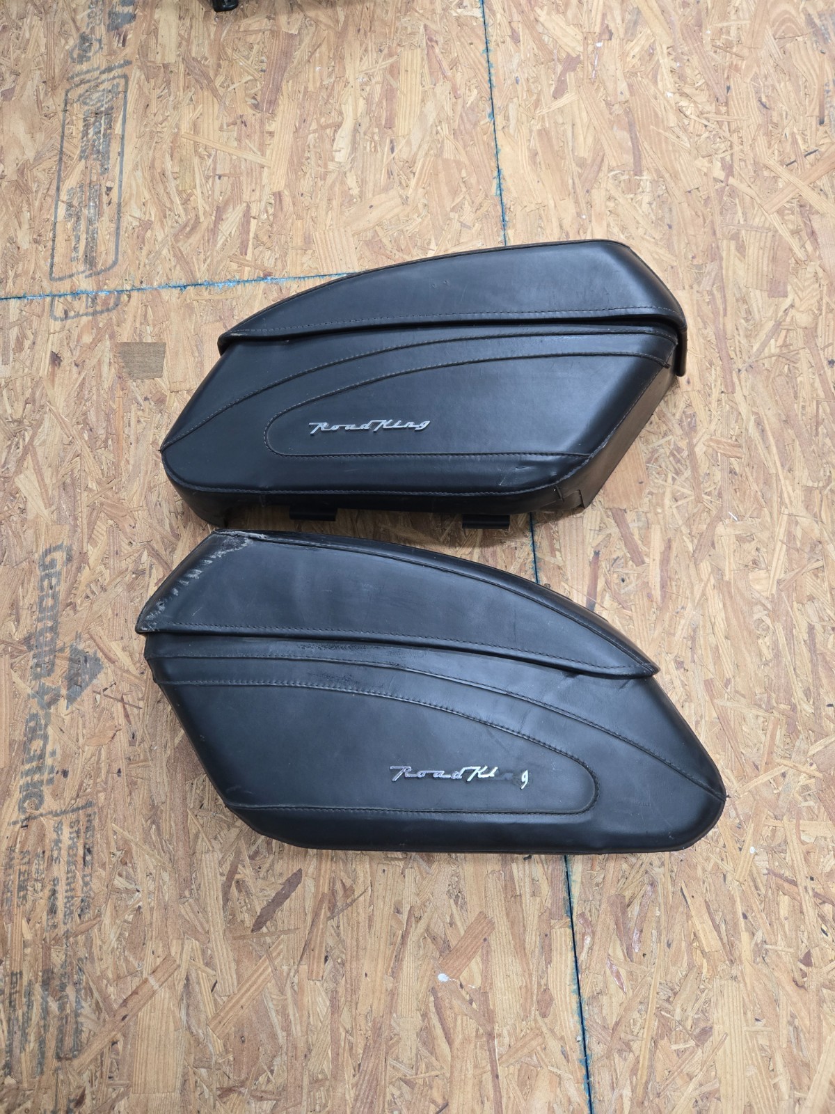 2007 Roadking Harley Davidson hard leather saddlebags