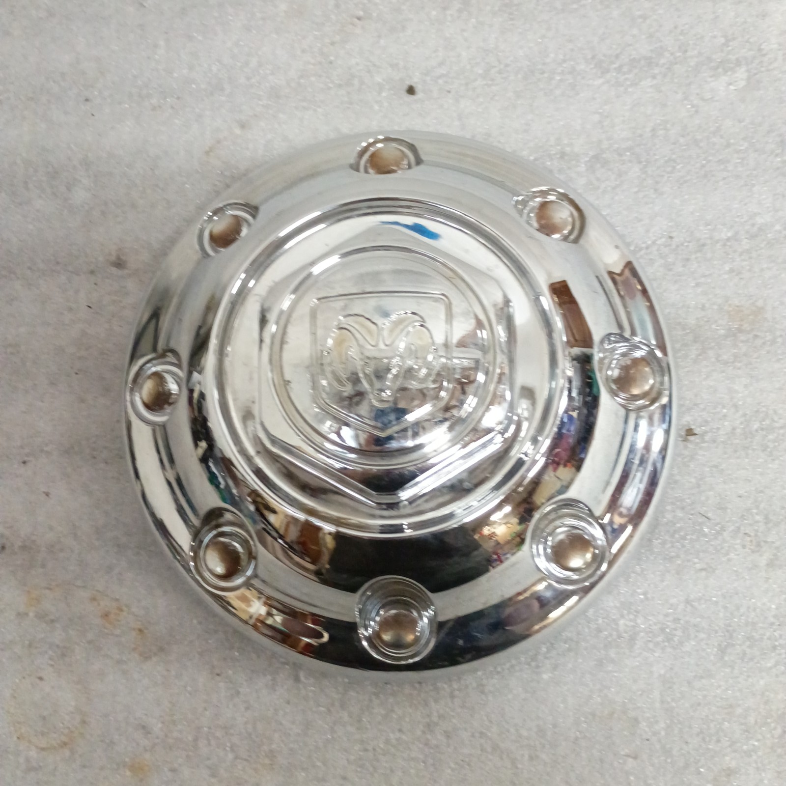2000-2002 Chrome 8 Lug Center/Hub Cap Dodge 2500 52039098