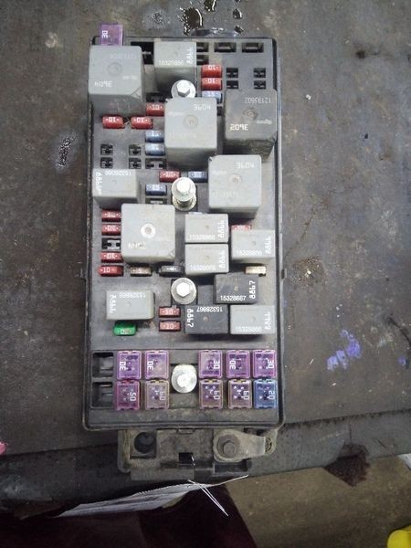 2008-2009 Saturn Aura Engine Fuse Box Assembly OEM
