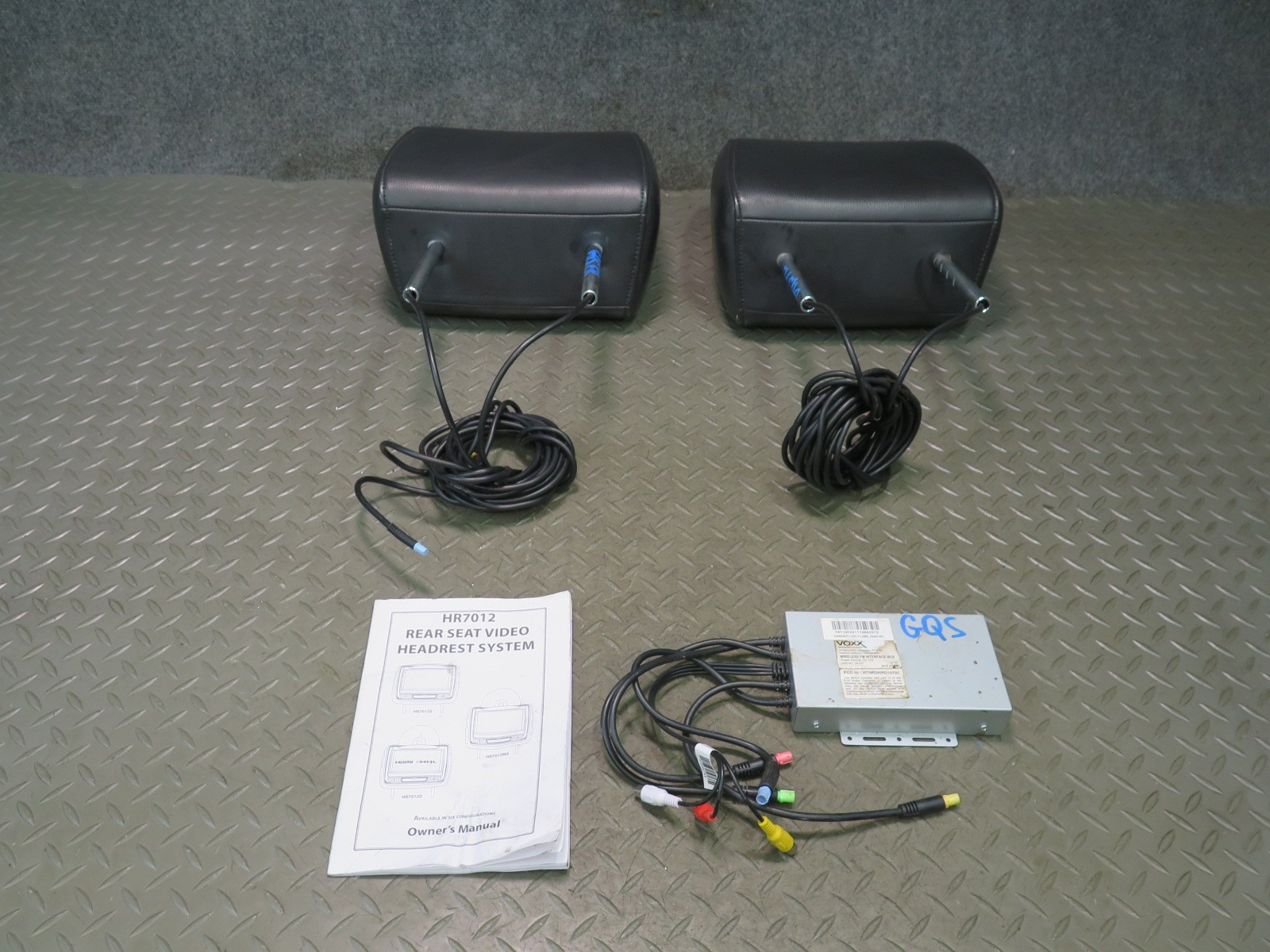 08-15 AUDI 4L Q7 SET OF 2 FRONT LEATHER HEADREST W MONITOR & INTERFACE BOX OEM