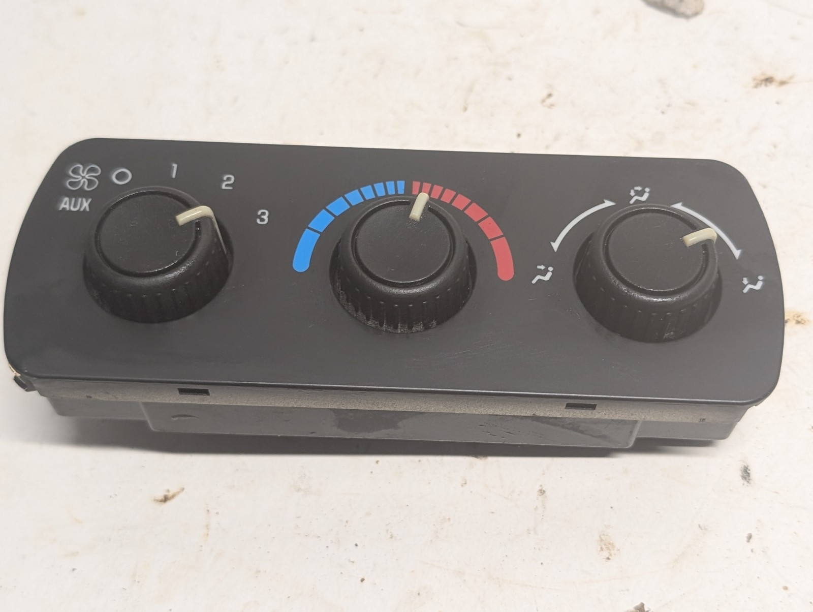 2003-2006 Chevrolet Tahoe Ac Heater Climate Control 15763046 V8VZN