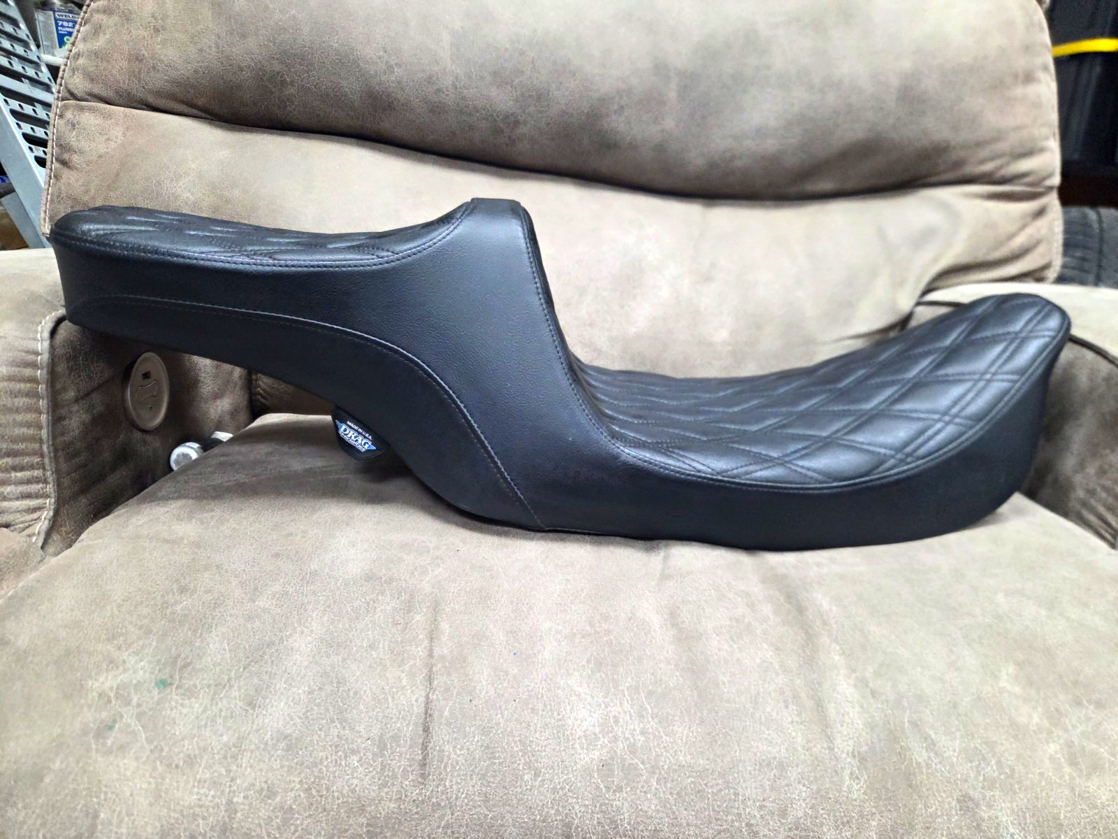 DRAG SPECIALTIES 0801-1308 Predator III 2-Up Seat - Double Diamond - Black Threa DRAG SPECIALTIES 0801-1308 Predator III 2-Up Seat - Double Diamond - Black Threa