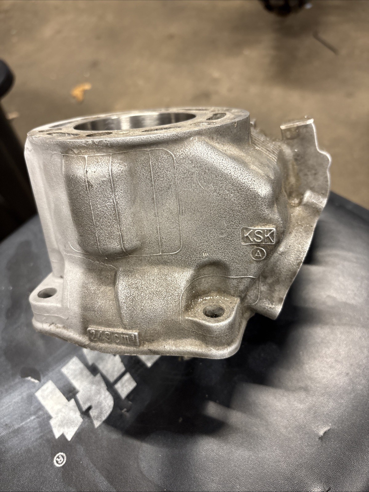 2004 OEM Honda CR250 Cylinder. (READ DESCRIPTION)