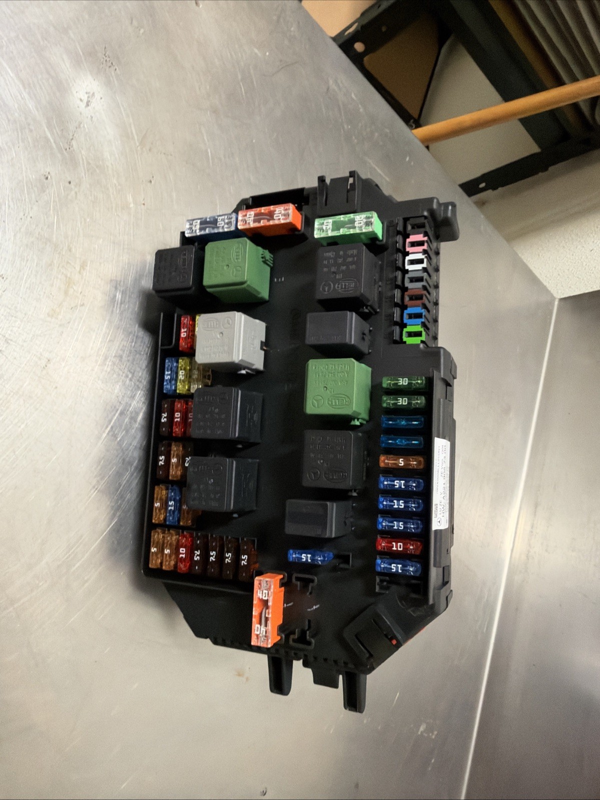 OEM A2219067300 MERCEDES-BENZ S550 FRONT UNDER HOOD FUSE BOX MODULE 07-13 #55