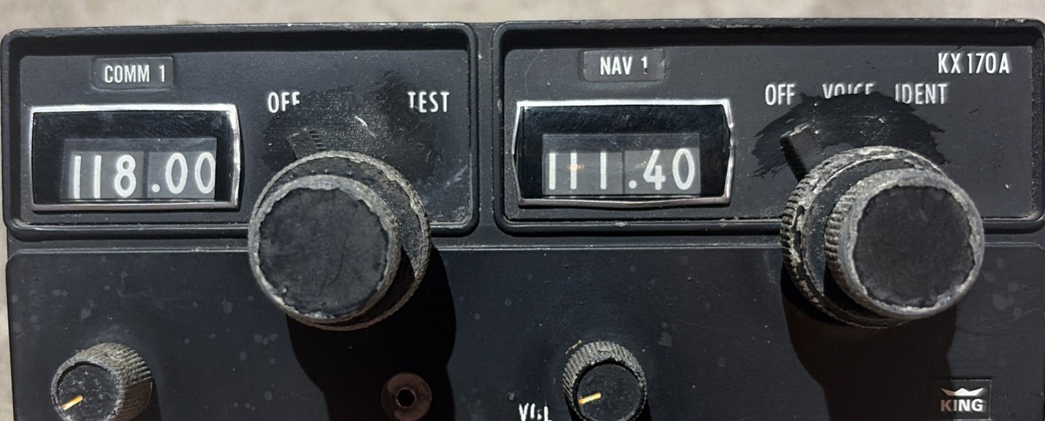 KING KX170B NAV/COMM RADIO P/N 069-1017-00 REMOVED UNTESTED KING KX170B NAV/COMM RADIO P/N 069-1017-00 REMOVED UNTESTED