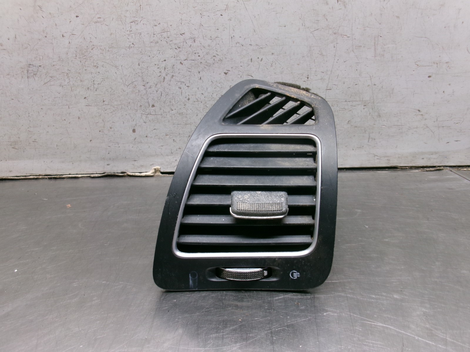 14 - 15 KIA SORENTO LEFT DRIVER FRONT DASH AIR VENT