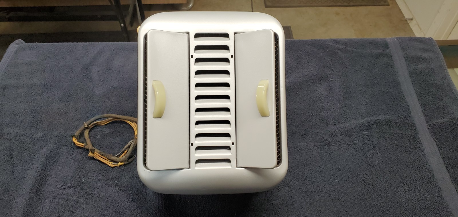 1940 Ford Hot Water Heater / Defroster. OEM Ford. 1940 Ford Hot Water Heater / Defroster. OEM Ford.