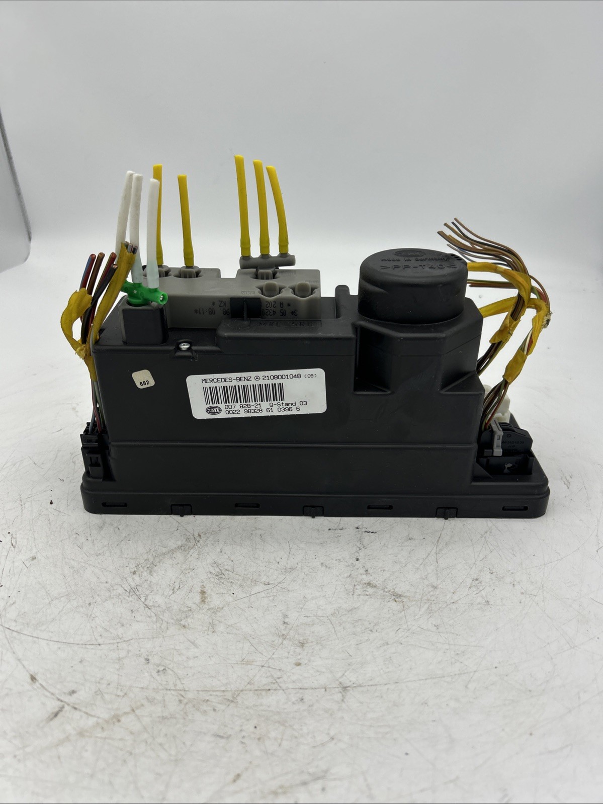 94-00 Mercedes W208 CLK430 C280 Central Door Lock Vacuum Pump 2108001048 94-00 Mercedes W208 CLK430 C280 Central Door Lock Vacuum Pump 2108001048